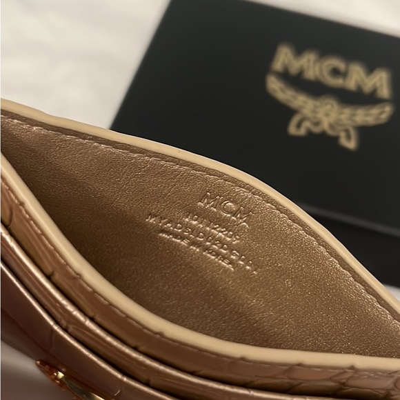 MCM SLG Gold cardholder - Picture 3 of 10